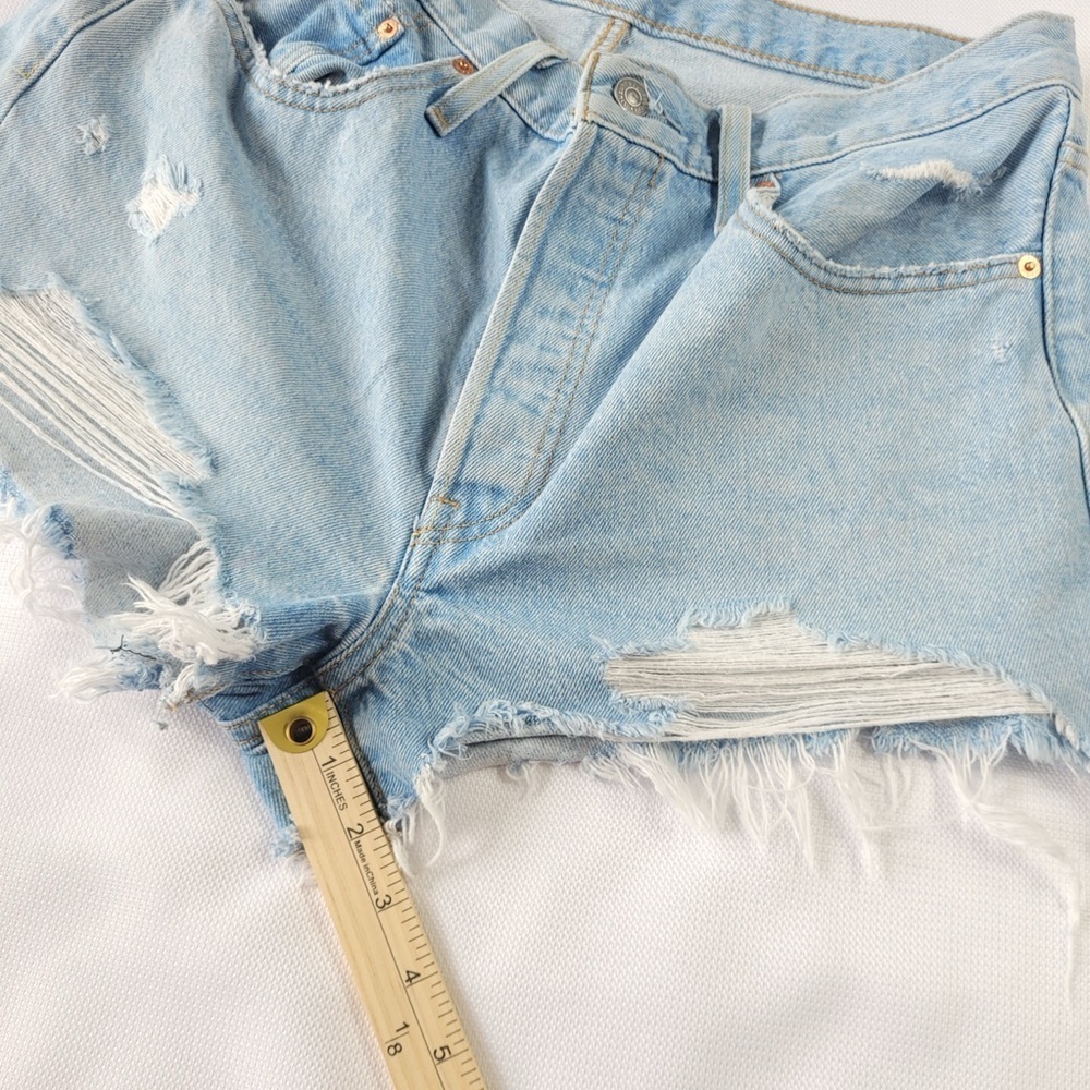 Levi's Light Blue Distressed 501 Jean Shorts size 32 - Picture 11 of 11